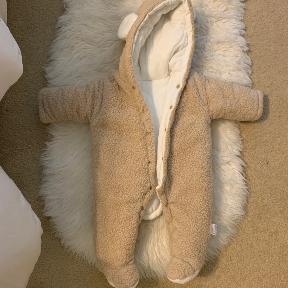 ๐ Unisex Teddy Onesie - Picture 2 of 3